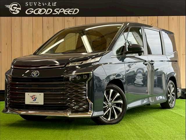 TOYOTA VOXY HYBRID 2022