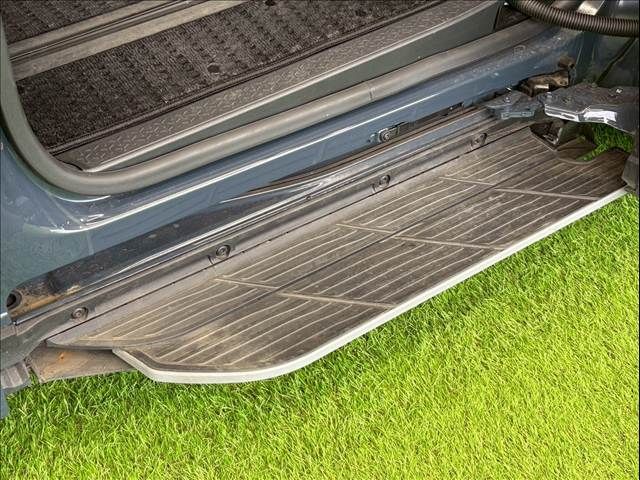 TOYOTA VOXY HYBRID 2022