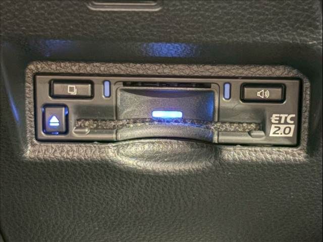 TOYOTA VOXY HYBRID 2022