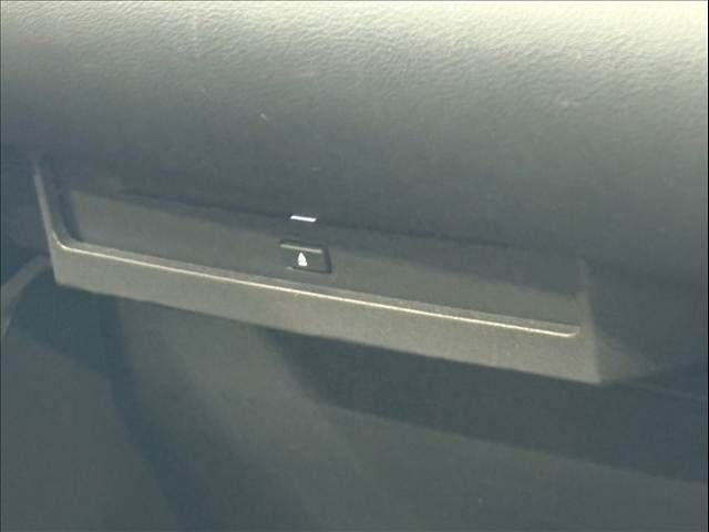 TOYOTA VOXY HYBRID 2022