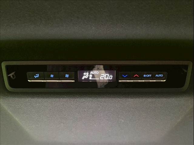 TOYOTA VOXY HYBRID 2022