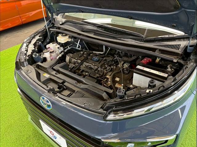 TOYOTA VOXY HYBRID 2022