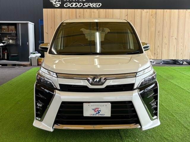 TOYOTA VOXY 2018