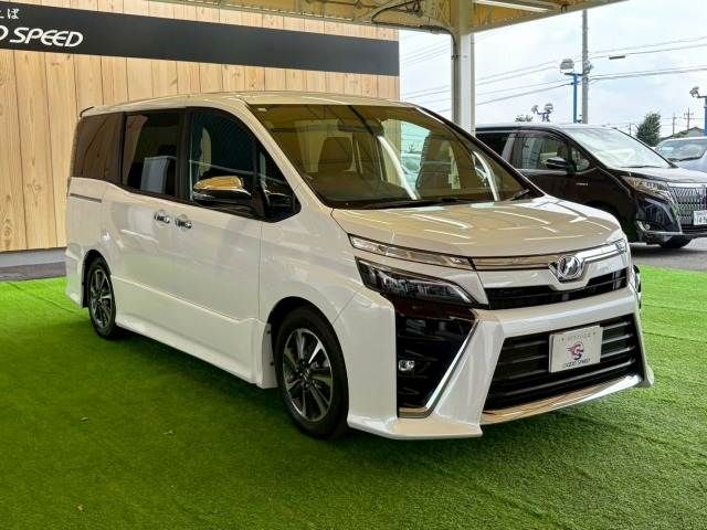 TOYOTA VOXY 2018