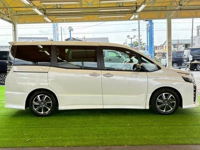 TOYOTA VOXY 2018