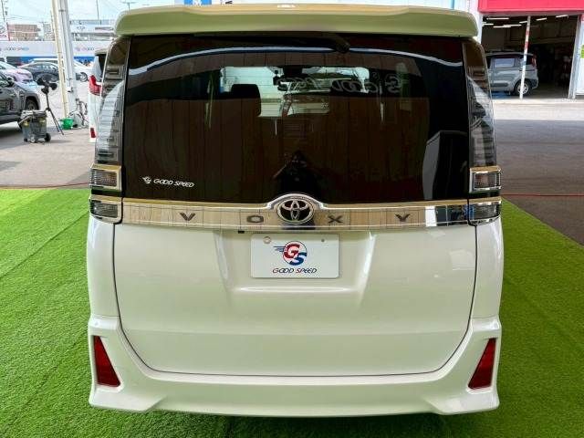 TOYOTA VOXY 2018