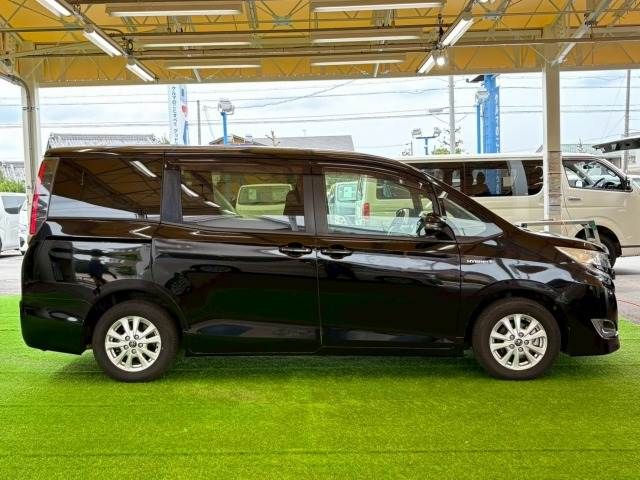 TOYOTA NOAH HYBRID 2018