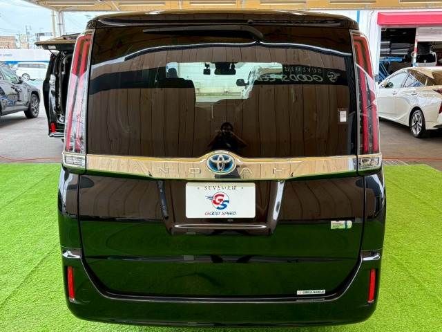 TOYOTA NOAH HYBRID 2018