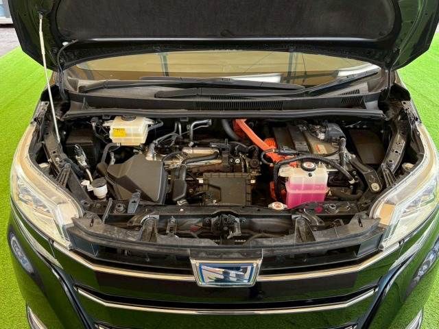 TOYOTA NOAH HYBRID 2018