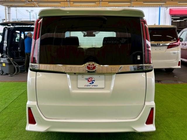 TOYOTA NOAH 2017