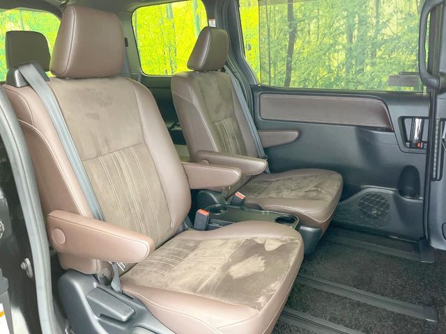 TOYOTA ESQUIRE HYBRID 2017