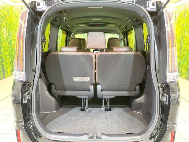 TOYOTA ESQUIRE HYBRID 2017