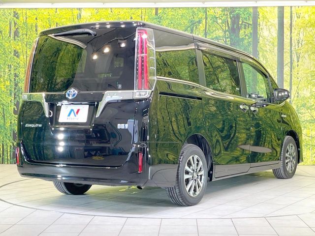 TOYOTA ESQUIRE HYBRID 2017