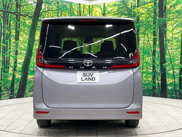TOYOTA NOAH 2022
