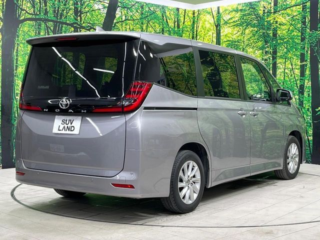 TOYOTA NOAH 2022