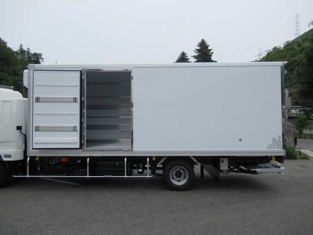 MITSUBISHI FUSOU FIGHTER 2025