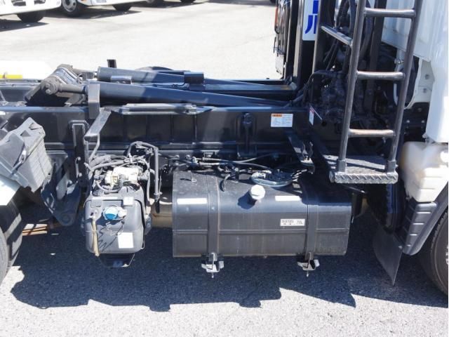 MITSUBISHI CANTER 2019