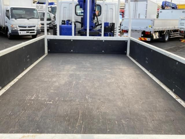 MITSUBISHI CANTER 2023