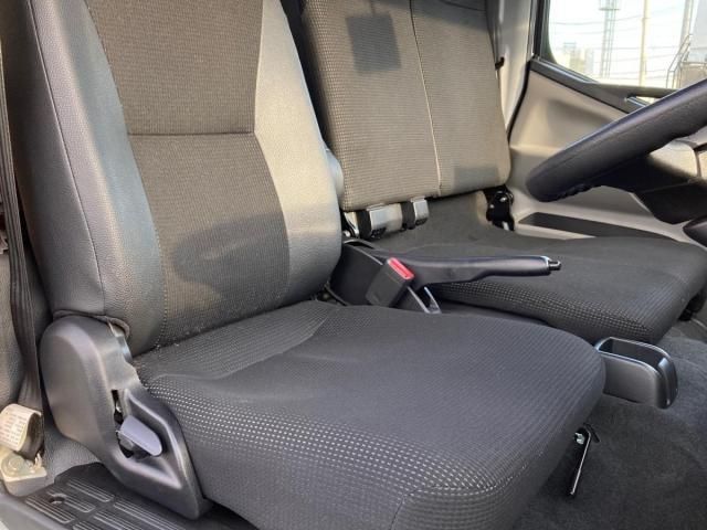 MITSUBISHI CANTER 2023