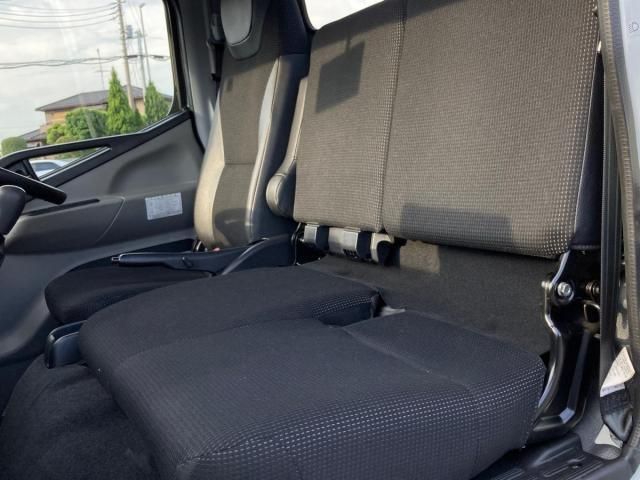 MITSUBISHI CANTER 2023