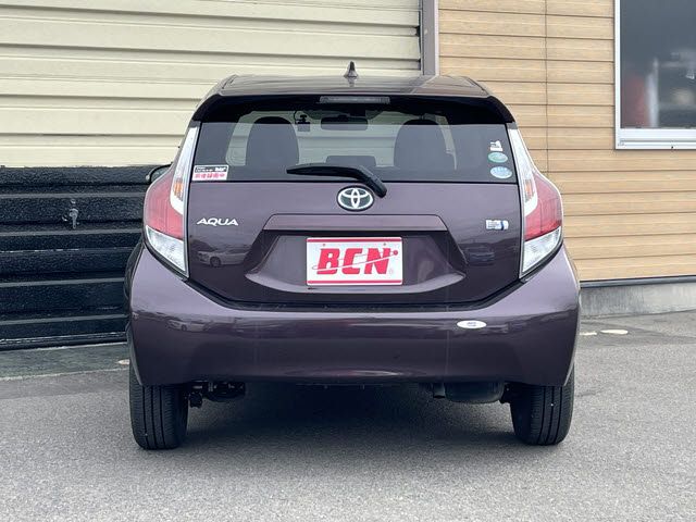 TOYOTA AQUA 2017