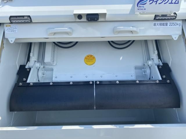 MITSUBISHI CANTER 2025