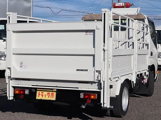 TOYOTA DYNA 2020