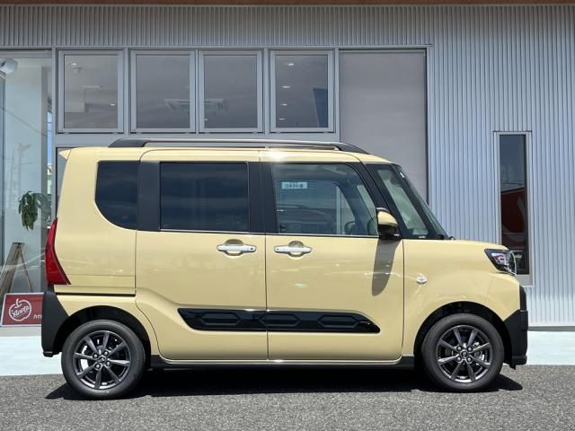 DAIHATSU TANTO FAN CROSS 2024