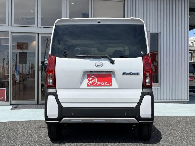 DAIHATSU TANTO FAN CROSS 2024