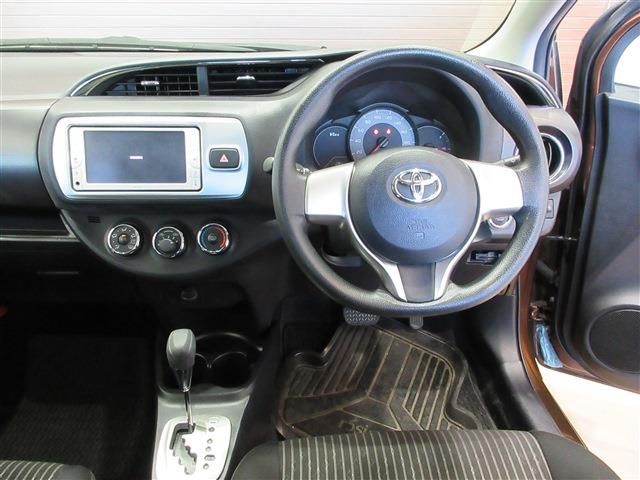 TOYOTA VITZ 2014