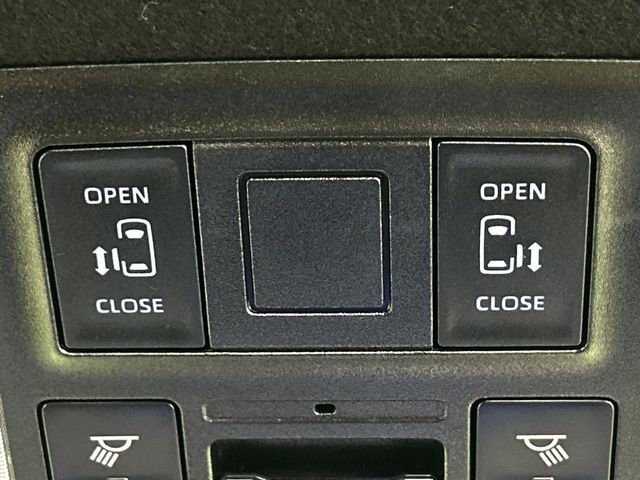 TOYOTA VOXY HYBRID 2025