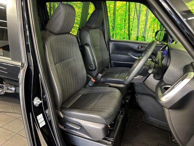 TOYOTA VOXY HYBRID 2025