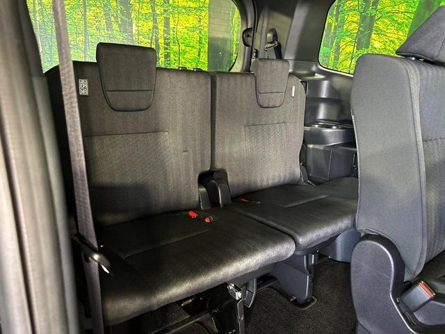 TOYOTA VOXY HYBRID 2025