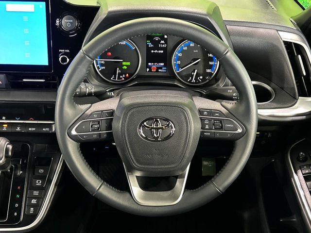 TOYOTA VOXY HYBRID 2025