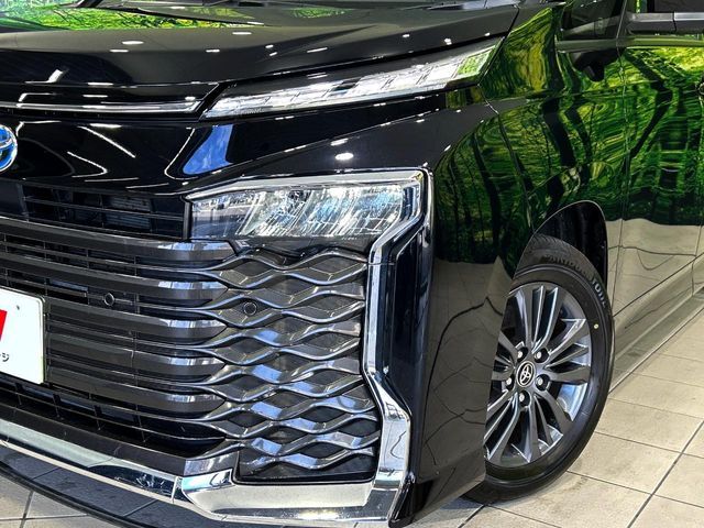 TOYOTA VOXY HYBRID 2025