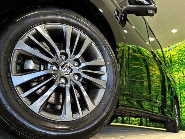 TOYOTA VOXY HYBRID 2025