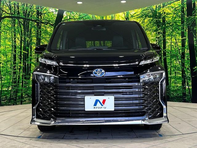 TOYOTA VOXY HYBRID 2025