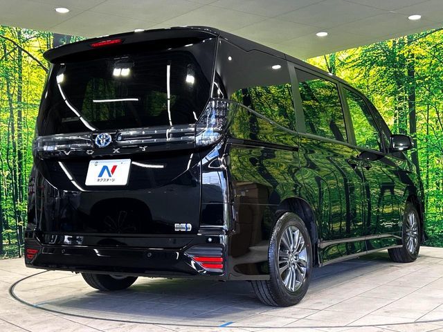 TOYOTA VOXY HYBRID 2025