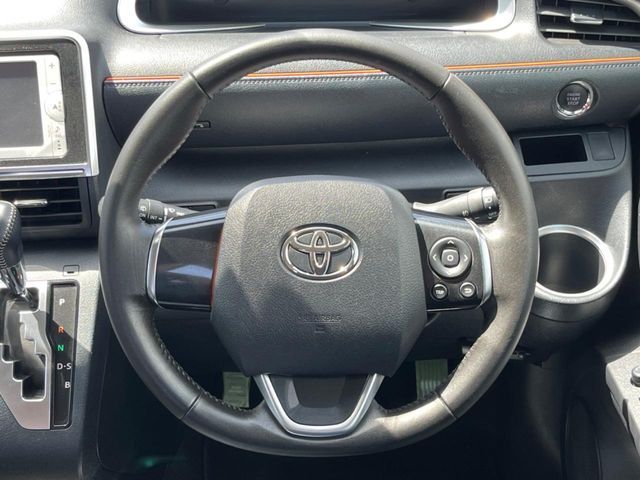TOYOTA SIENTA 2015