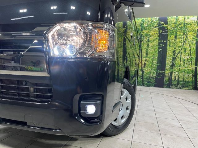 TOYOTA HIACE van 4WD 2023