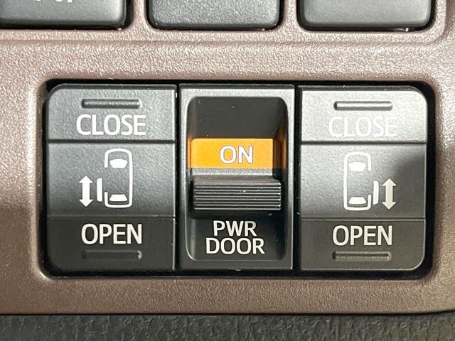 TOYOTA ESQUIRE HYBRID 2018