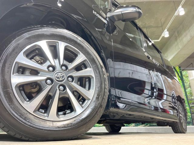 TOYOTA ESQUIRE HYBRID 2018