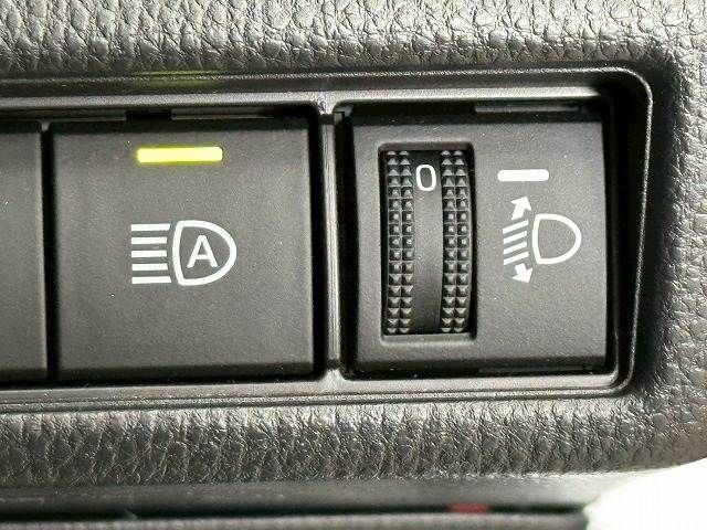 TOYOTA PRIUS 4WD 2023