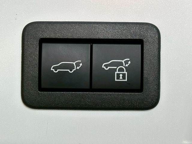 TOYOTA PRIUS 4WD 2023