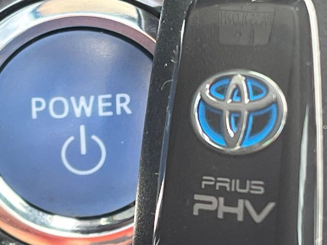 TOYOTA PRIUS PHV 2019
