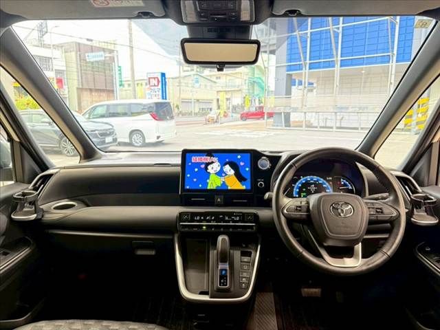 TOYOTA VOXY HYBRID 2023