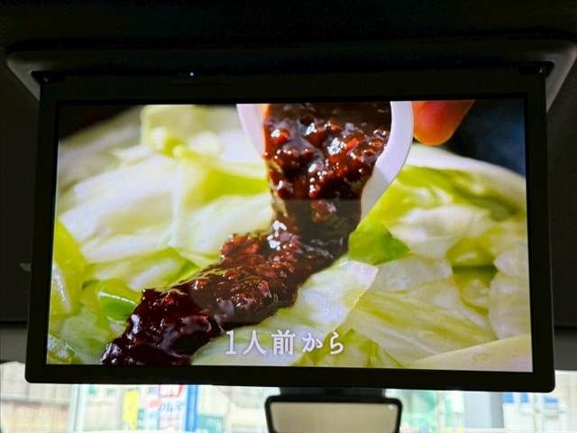 TOYOTA VOXY HYBRID 2023