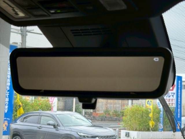 TOYOTA VOXY HYBRID 2023