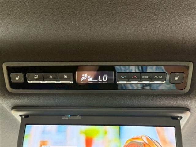 TOYOTA VOXY HYBRID 2023