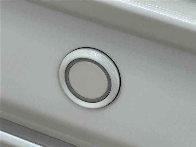 TOYOTA VOXY HYBRID 2023